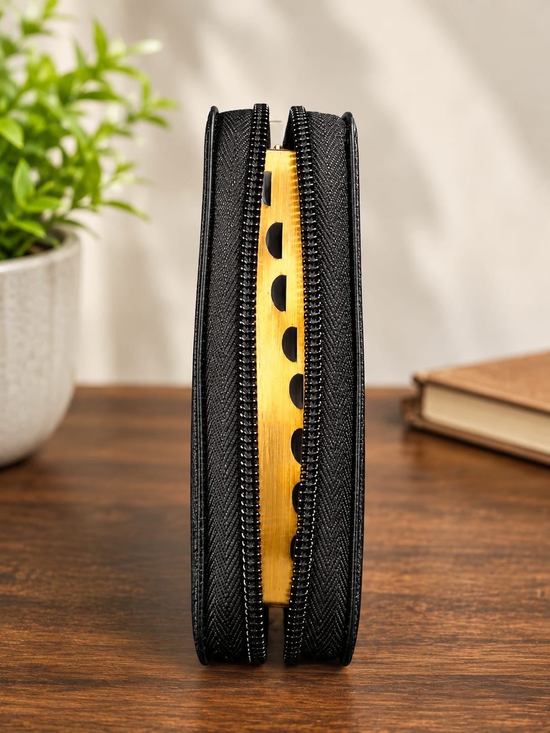 BSI Pocket Bible – Golden Cross Chain Thumb Index | Golden Edge